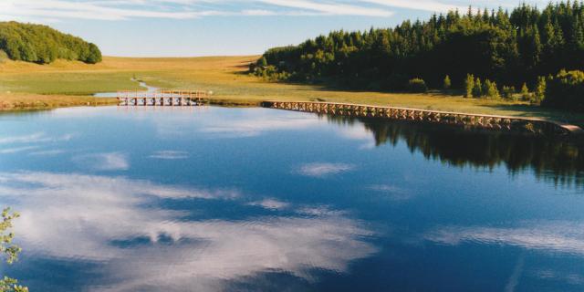 Lac de Bonnecombe on the Aubrac - Route des lacs. Trout fishing lake from May 1 to mid-September.