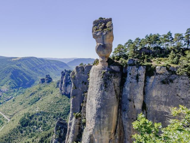 Rocher Vase de Sèvres surplombant les Gorges de La Jonte
