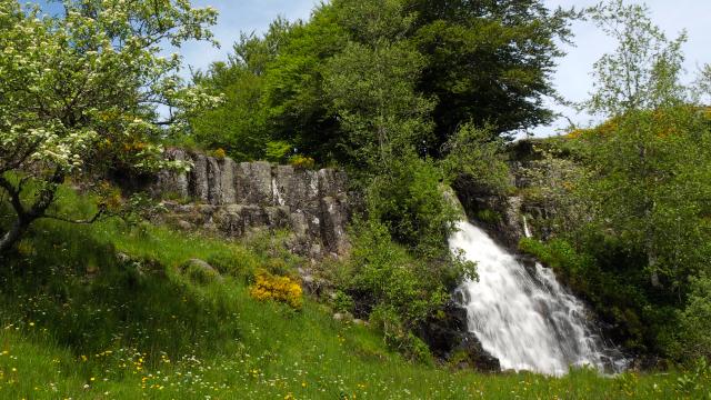 Cascade du Saltou, on the Aubrac from Col de Bonnecombe
