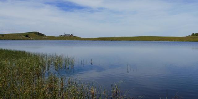 Lac de Born on the Aubrac lake route