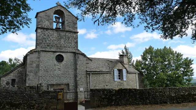 800px Saint Pierre Des Tripiers Church 0