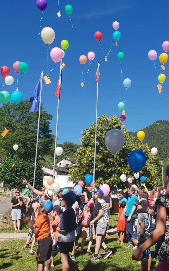 Balloon release in Chanac