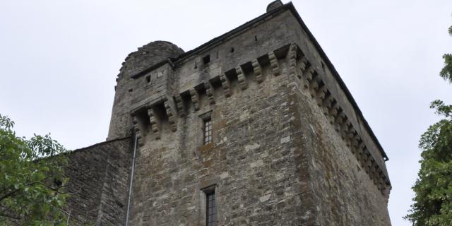 Chateau de Montjezieu overlooks the Lot Valley