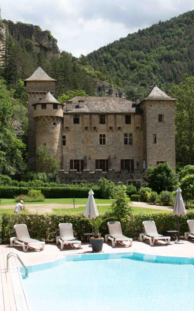 Château de la Caze  Hôtel - Restaurant  **** et restaurant gastronomique dans les Gorges du Tarn entre Sainte Enimie et La Malène.
