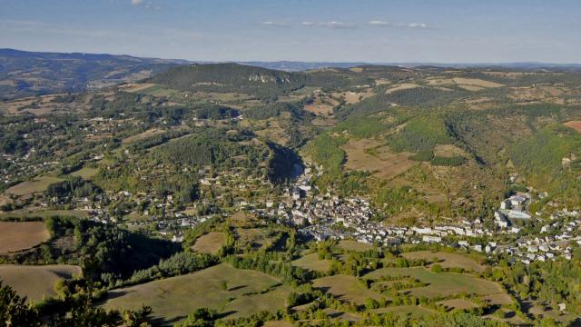 La Canourgue, Lozère's little Venice seen from Roqueprins rock