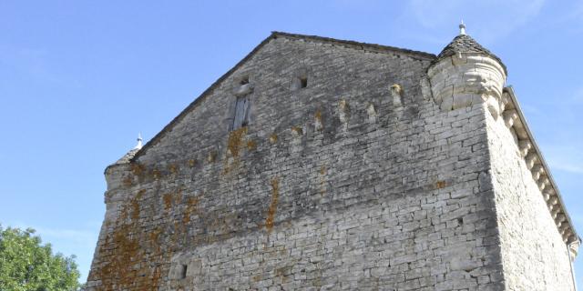 Château de Grandlac on the Causse de Sauveterre. Pivoted property