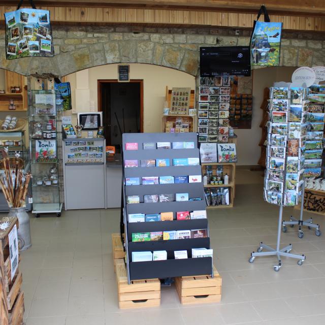 Store at the Point Sublime reception desk