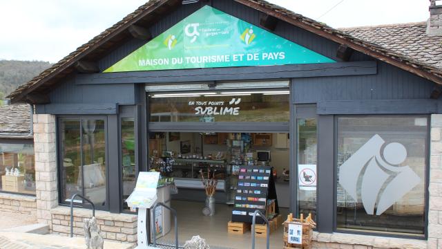 Office de tourisme et Maison du tourisme au Point Sublime. Panirama des Gorges du Tarn. ventre de produits locaux et artisanaux