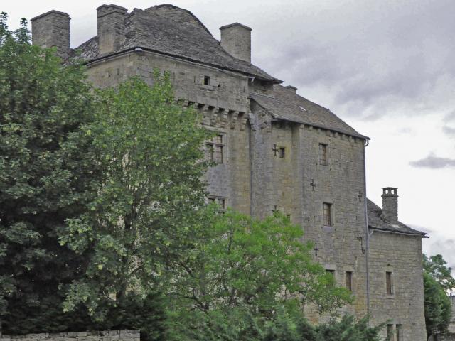Château de montjézieu in the Lot valley