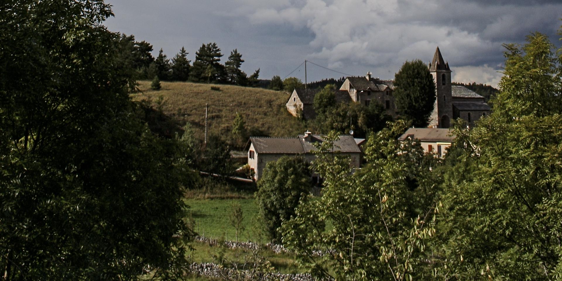 La Piguière, village on the Causse de Sauveterre between Le Massegros and La Canourgue. Fully restored 19th-century church.