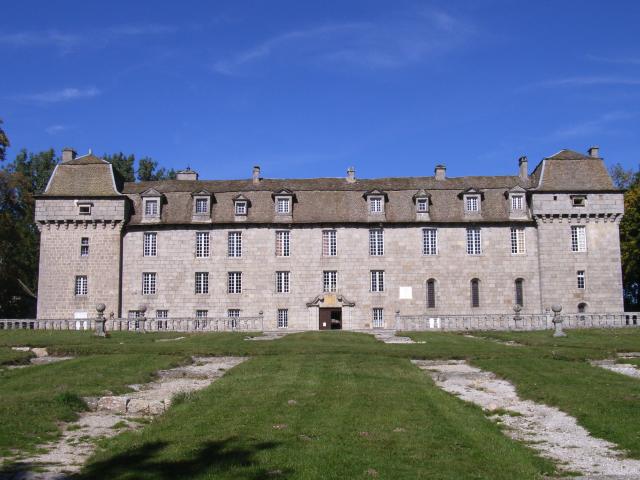 Situated on the Aubrac plateau, Château de la Baume is one of France's highest castles, and is listed as a Historic Monument. It has been inhabited by the de Las Case family for over a century and a half. The family is keen to show off the building to the many visitors who flock here every year to discover the little Versailles of Gévaudan.