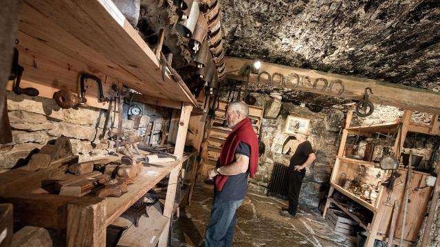 Ferme caussenarde d'autrefois ancien matériel agricole.