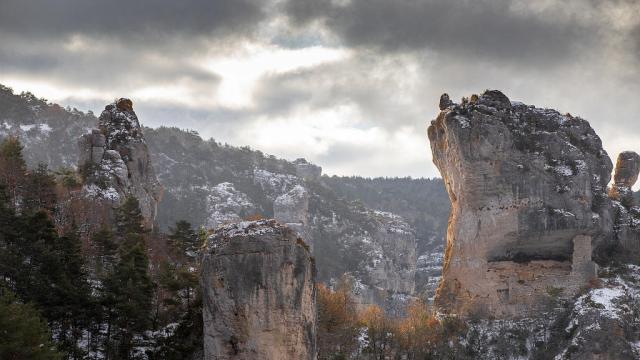 Snow-covered cliffs of the Gorges du Tarn.
