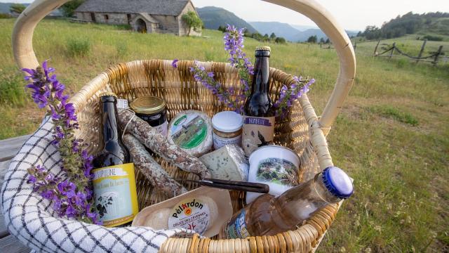 Basket of local products, cheese, charcuterie, jam and beer