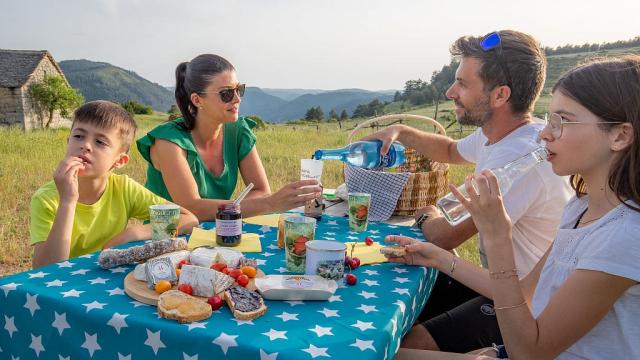 Family picnic with local produce on the Causse de Sauveterre