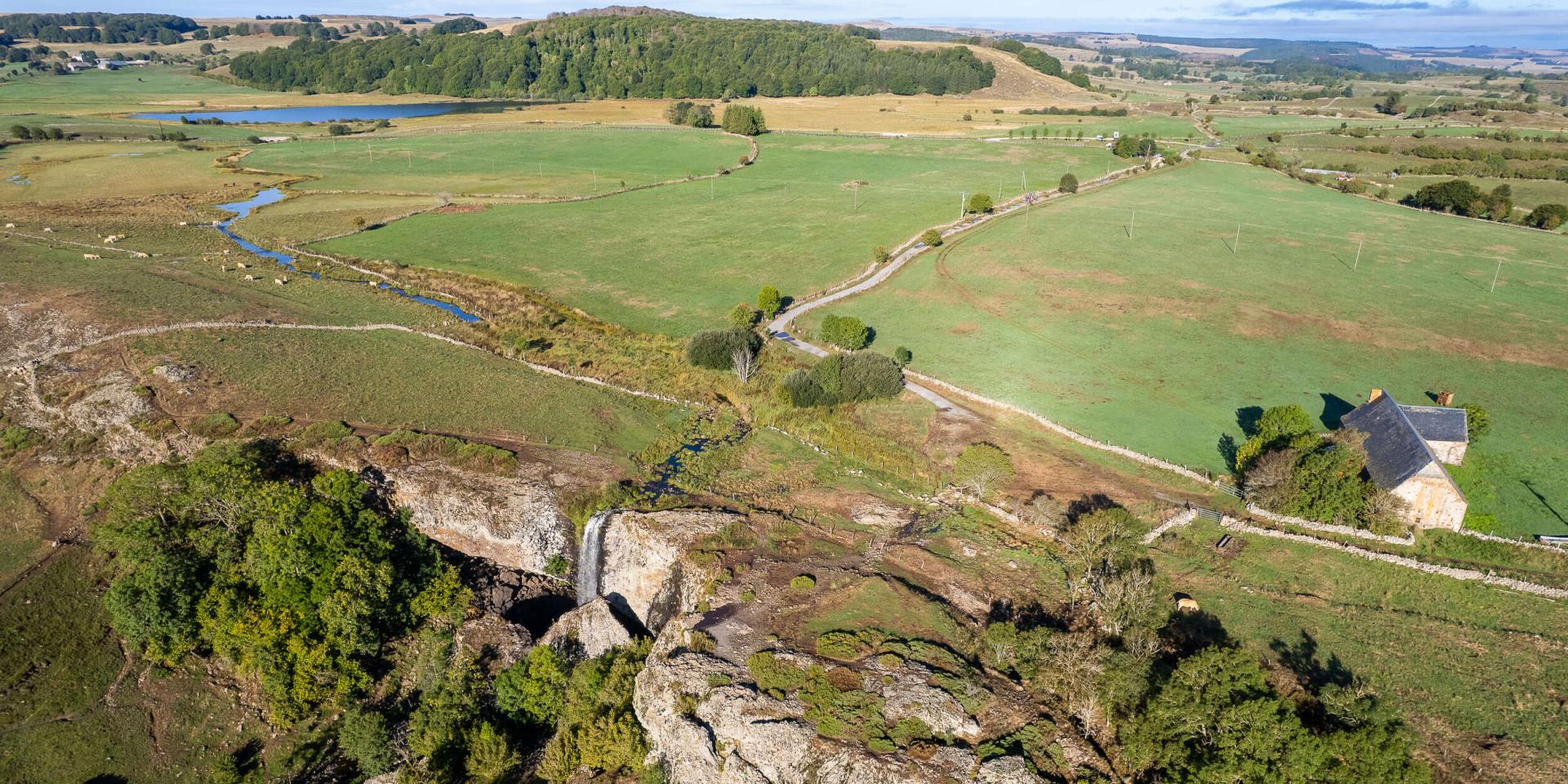 Cascade du Déroc and Lac des Salhiens.