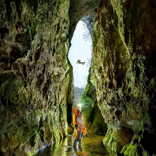 Abseiling down the Gorges du Tarn with your feet in the water