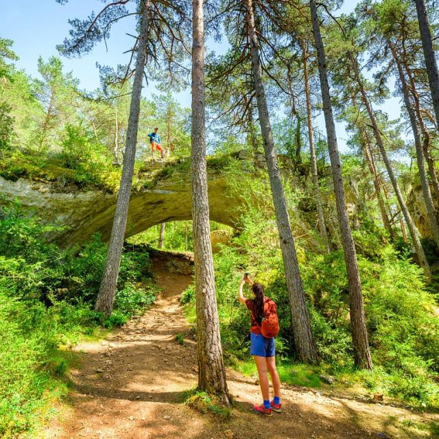 Two people discover Les Arcs Saint-Pierre on the Causse Méjean