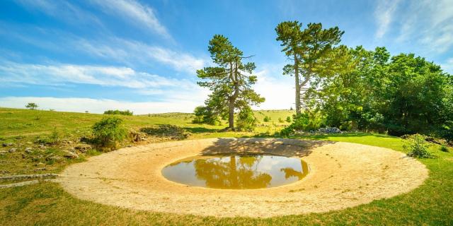 Une lavogne du Causse Méjean