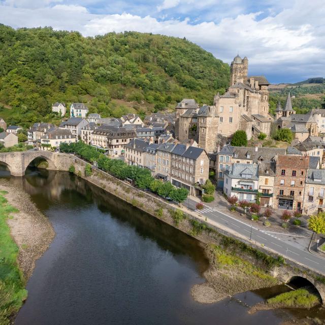 Medieval town, Estaing bridge.
