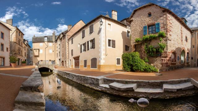 La Canourgue place des Lavandières and canals.