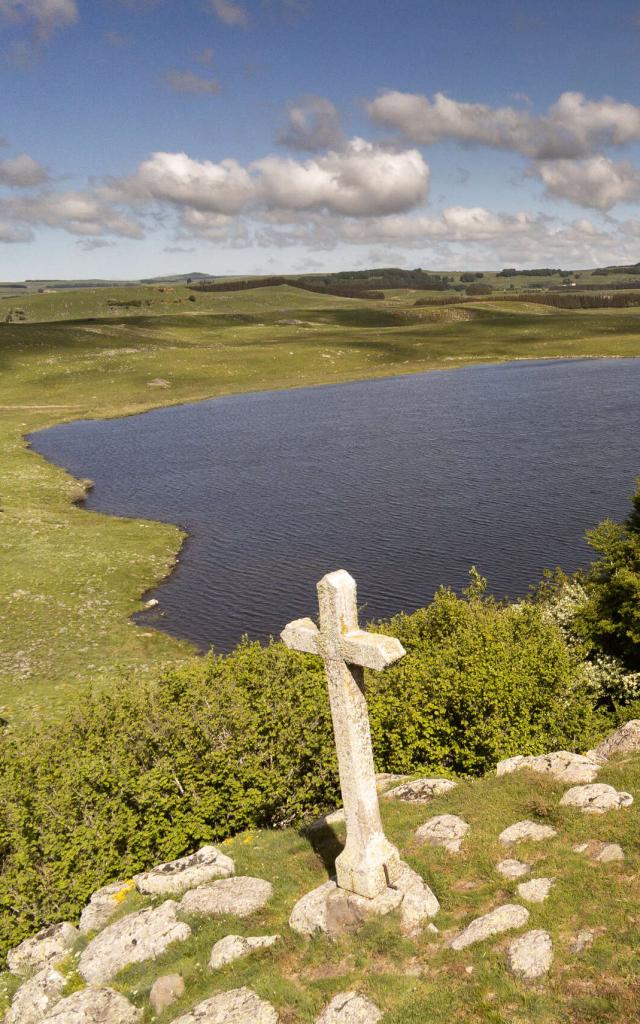 Lac de Saint Andéol and its cross on the Aubrac.