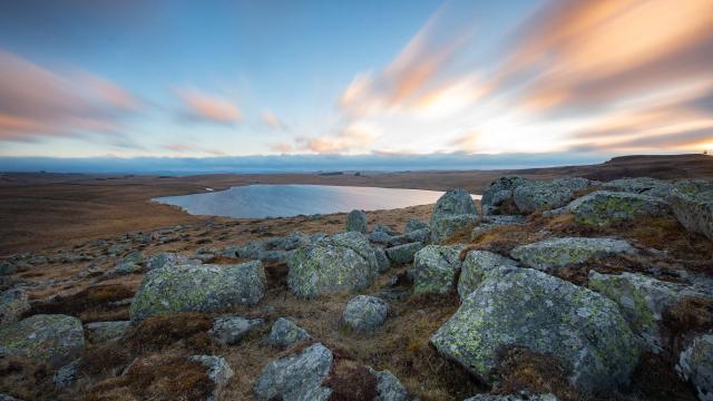 Lac de Saint Andéol and Aubrac granite.
