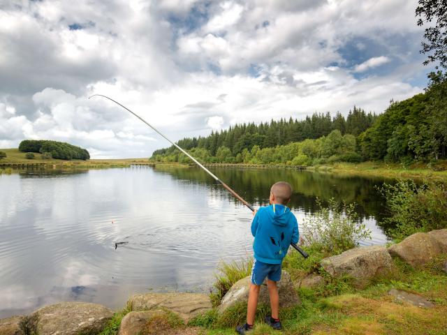 Children's fishing bonnecombe aubrac pond