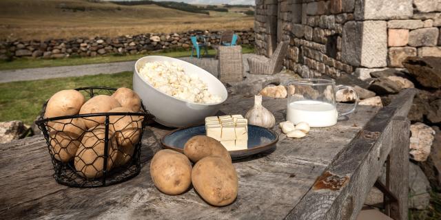 Preparation aligot buron Aubrac.