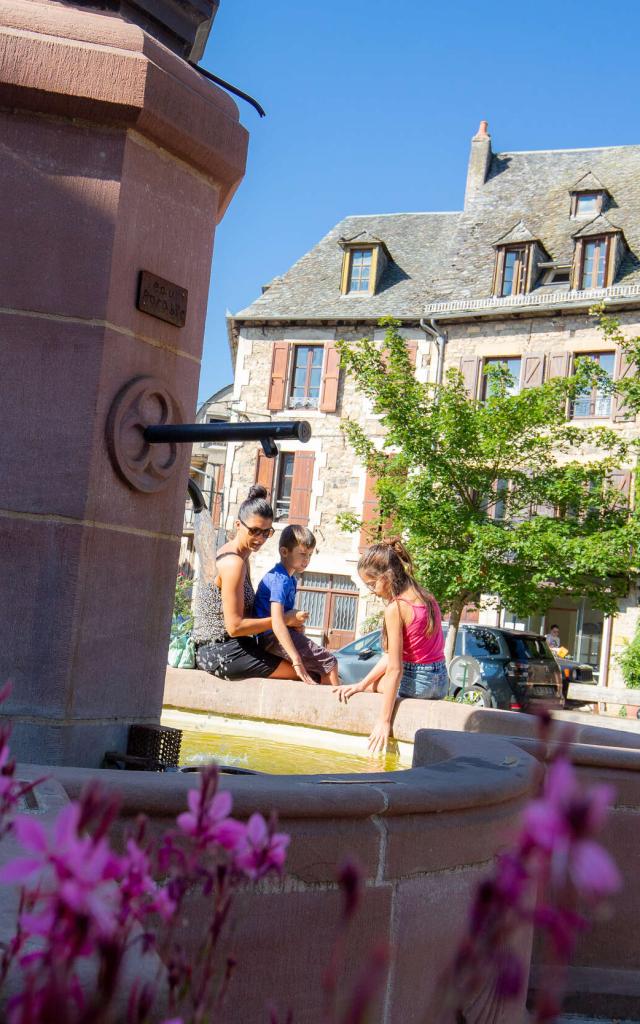 Fountain family St Côme d'Olt.