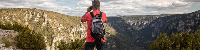 Panorama et lever de soleil au Point Sublime sur le Causse de sauveterre