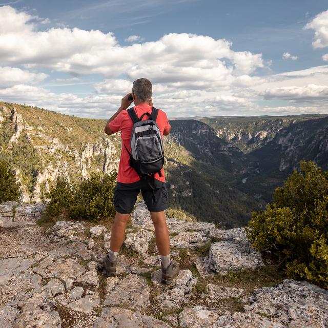 Panorama et lever de soleil au Point Sublime sur le Causse de sauveterre
