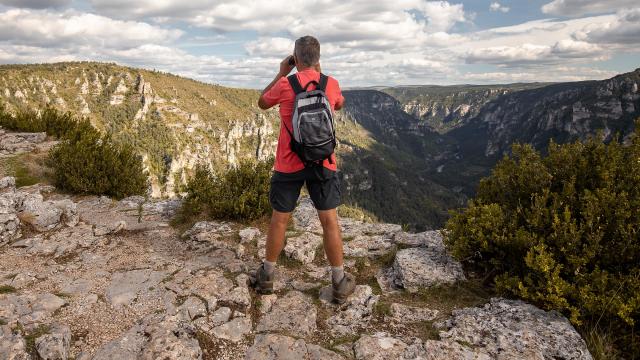 Lever du soleil au panorama du Point Sublime sur le causse de Sauveterre - Gorges du Tarn
