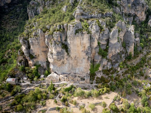 hameau troglodytique eglazines gorges du tarn