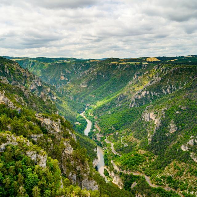 roc des hourtous panorama gorges du tarn causse méjean