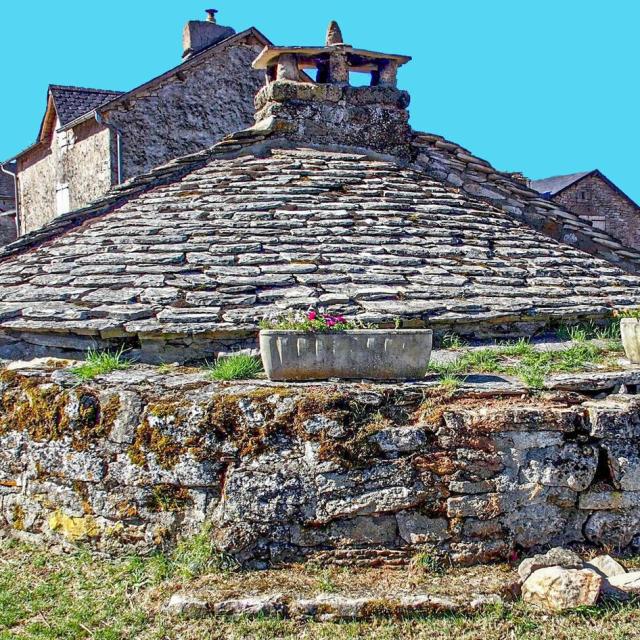 Caussenard heritage village sauveterre