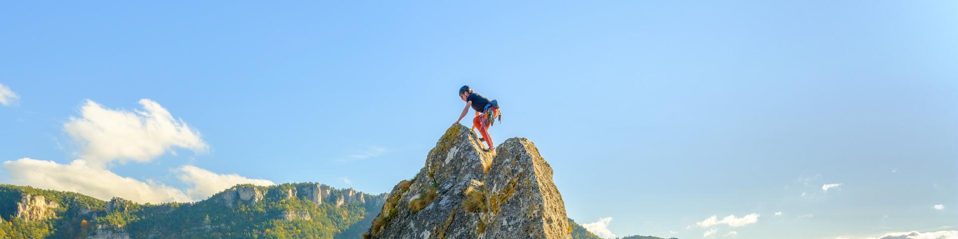Escalade sur le Roc Aiguille gorges du tarn