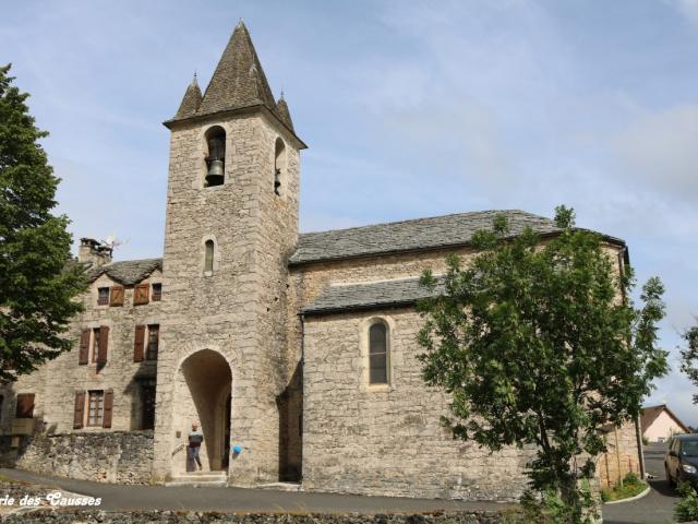 La Piguiere church, view of the façade.